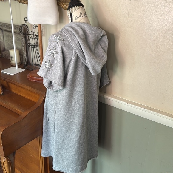 Gray Oversized Midi Dress with V-Neck Short Sleeve Pockets Sequin Star Hooded - Picture 3 of 4
